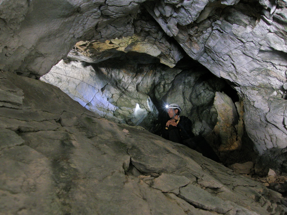 Inizio della Galleria - Cavità sotto le pareti del Pic Chiadenis, 2714 FR