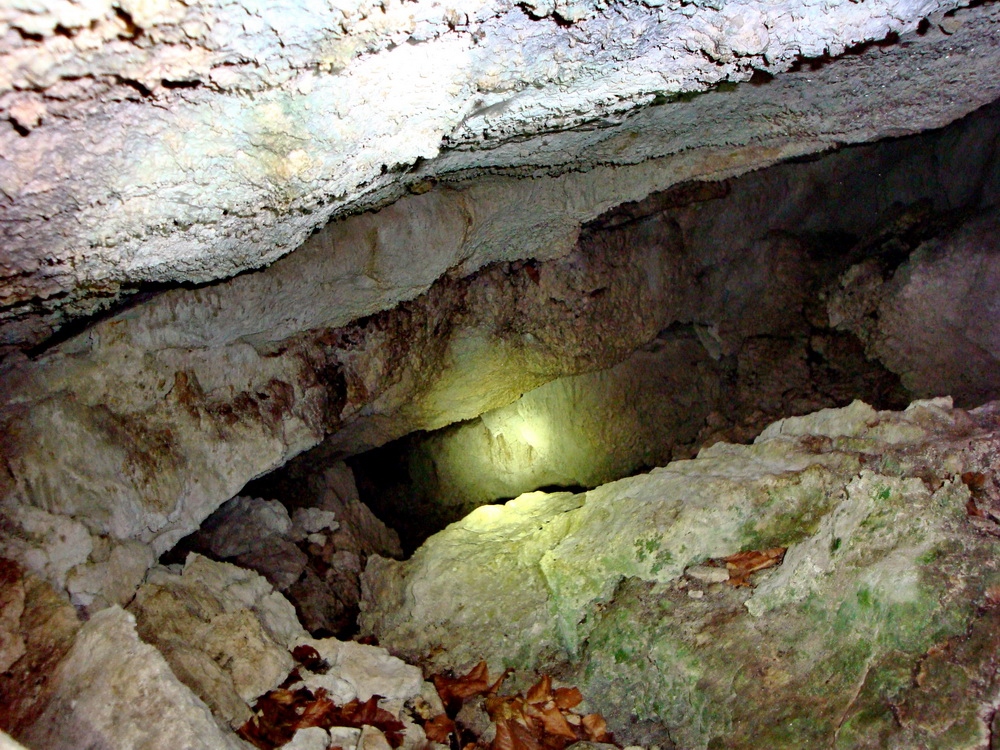 Cavità  sul  monte Fara